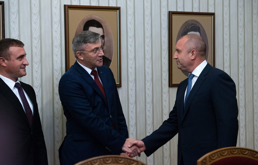 Лидерът на ДПС Мустафа Карадайъ и Румен Радев
