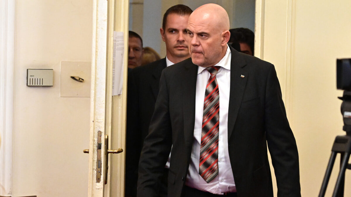 Тезата, че законодателството е единствената причина за липса на справедливост, е подвеждаща и невярна. Тезата, че законодателството е единствената причина за липса на справедливост, е подвеждаща и невярна.
