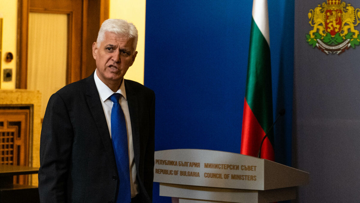 Министърът на отбраната: Ще дадем такава помощ на Украйна, че да не намалеят способностите на армията