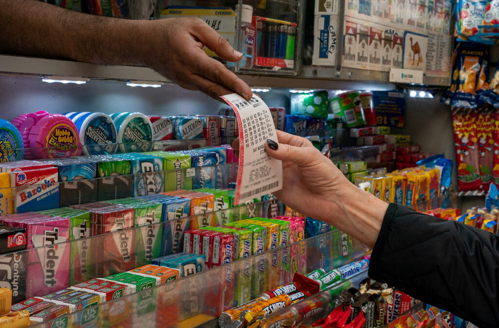 Джакпот на лотарията Powerball в САЩ се изкачи до световен рекорд