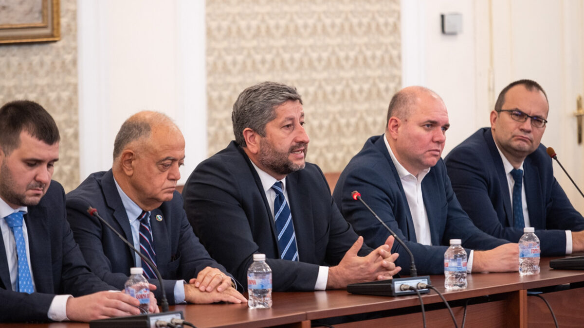 ГЕРБ и "Демократична България" се срещнаха, не за да говорят за подкрепа за правителство, а за да търсят съгласия по политики