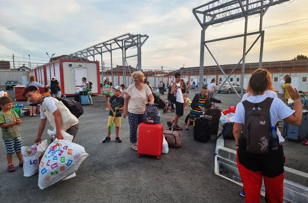 Снимката е от лятото, когато отново беше направен опит бежанците от Украйна да бъдат преместени към държавни бази. Снимката е от лятото, когато отново беше направен опит бежанците от Украйна да бъдат преместени към държавни бази.