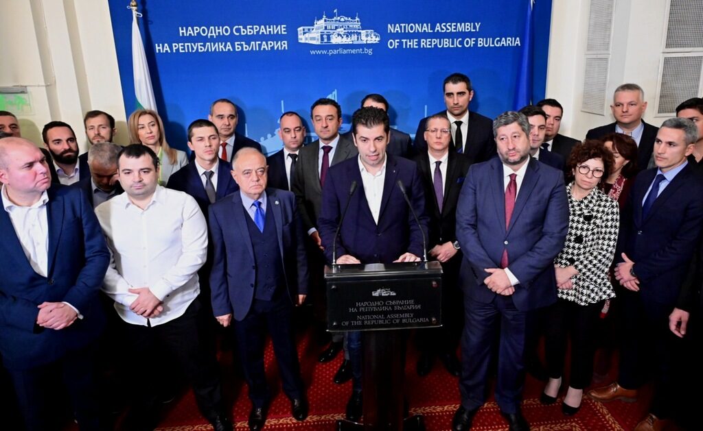Парламентарните групи на "Продължаваме промяната" и "Демократична България"