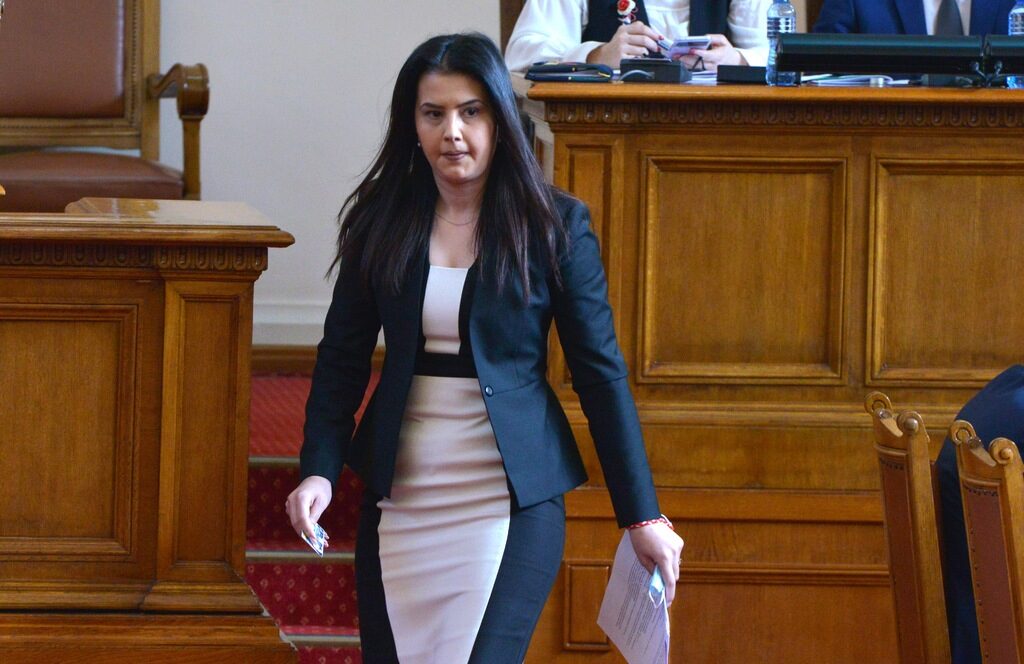 Парламентът отново се съгласи временна комисия да разследва меморандума с Gemcorp