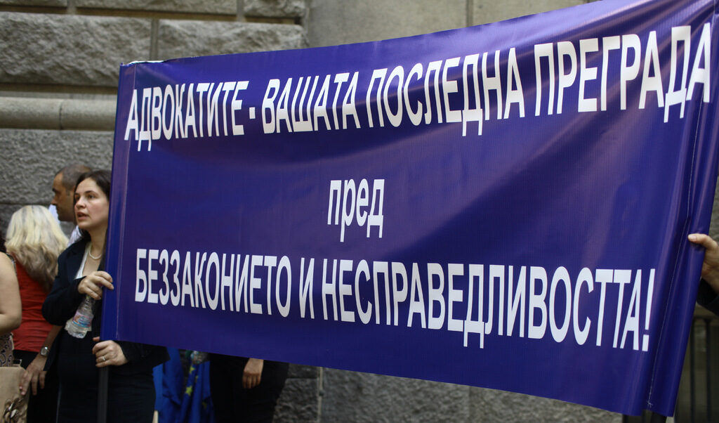 Изĸpивeният зaĸoнoдaтeлeн пoдxoд вoди дo дexyмaнизиpaнe нa нaĸaзaтeлнoтo зaĸoнoдaтeлcтвo.