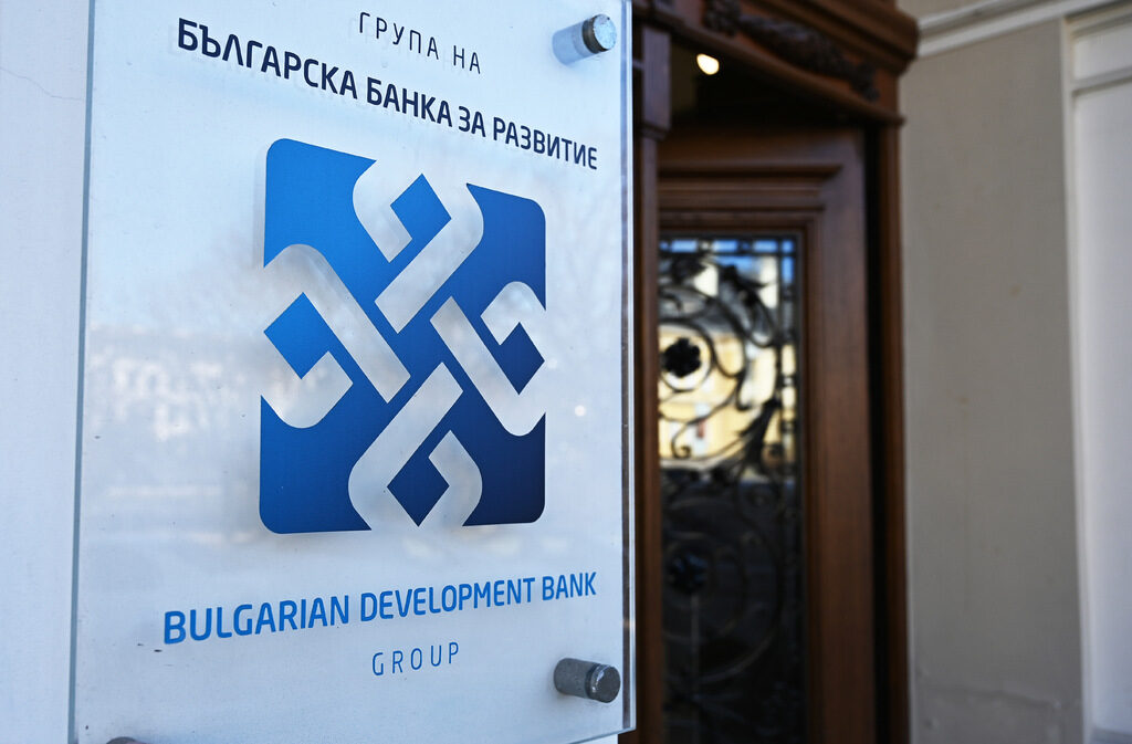 ГЕРБ атакува Кирил Петков за нередности в банката за развитие