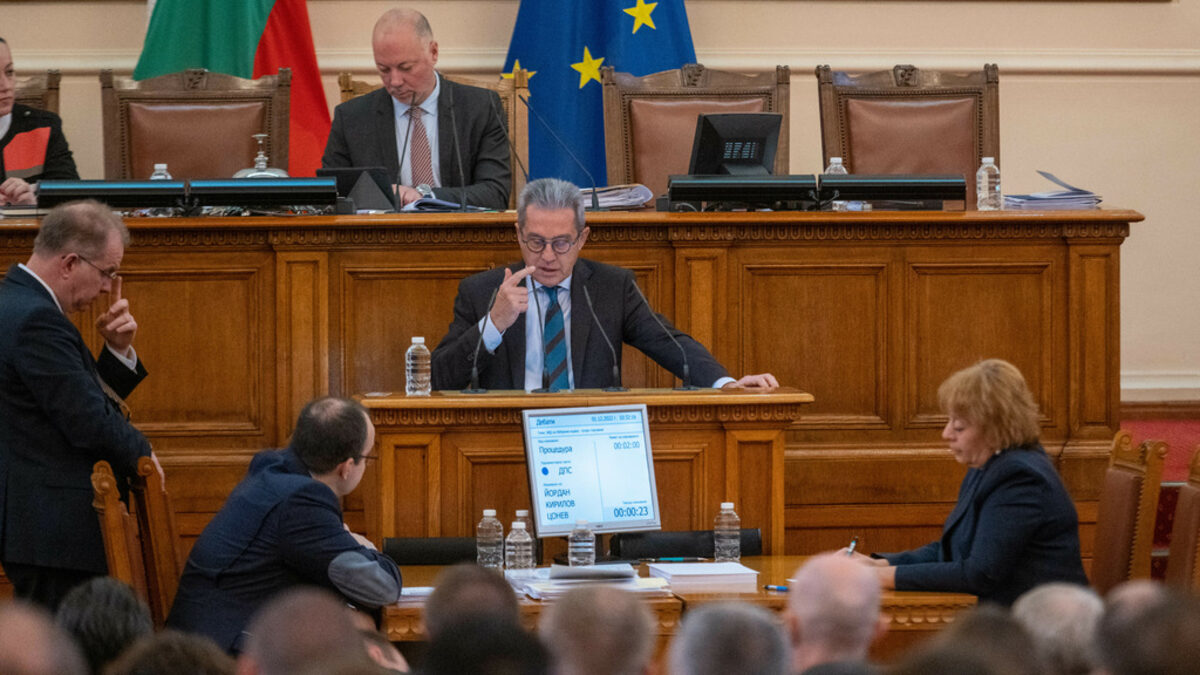 "Историята показва, че който се е вързал с ДПС, хаир не е видял" – критиките срещу промените в Изборния кодекс "Историята показва, че който се е вързал с ДПС, хаир не е видял" – критиките срещу промените в Изборния кодекс