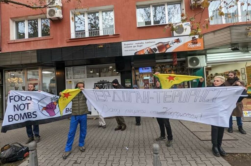 Флашмоб се обяви против "геноцидната война" на Турция срещу кюрдите в Сирия и Ирак