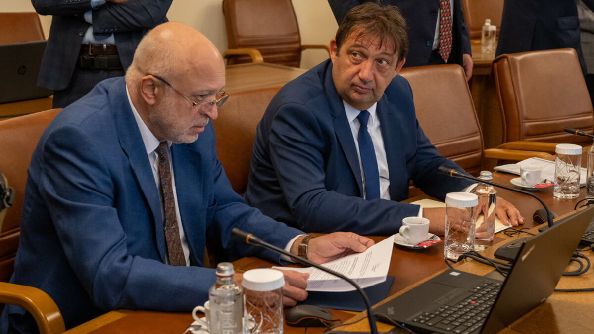 Бисера Йосифова поема фонд "13 века България", Татяна Дончева влиза в управата