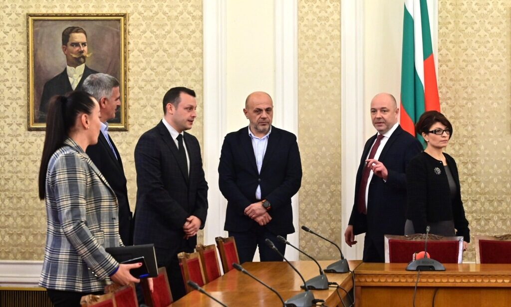 Среща между кандидата на ГЕРБ за премиер Николай Габровски и "Български възход" на Стефан Янев Среща между кандидата на ГЕРБ за премиер Николай Габровски и "Български възход" на Стефан Янев