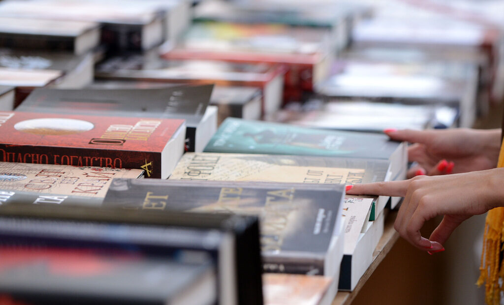 За съжаление, не всеки има тоя късмет да намери книгата, която да го превърне читател