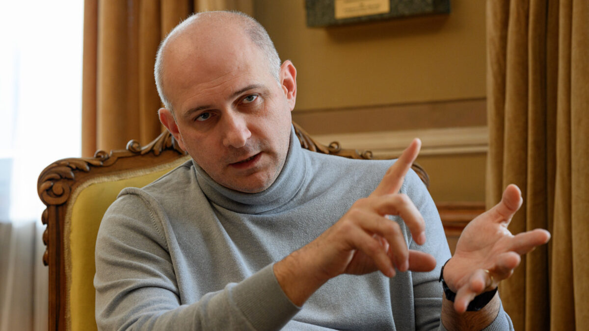 Васил Василев пред "Дневник": Скандал в Народния театър няма. Темата е затворена. Спрете Васил Василев пред "Дневник": Скандал в Народния театър няма. Темата е затворена. Спрете
