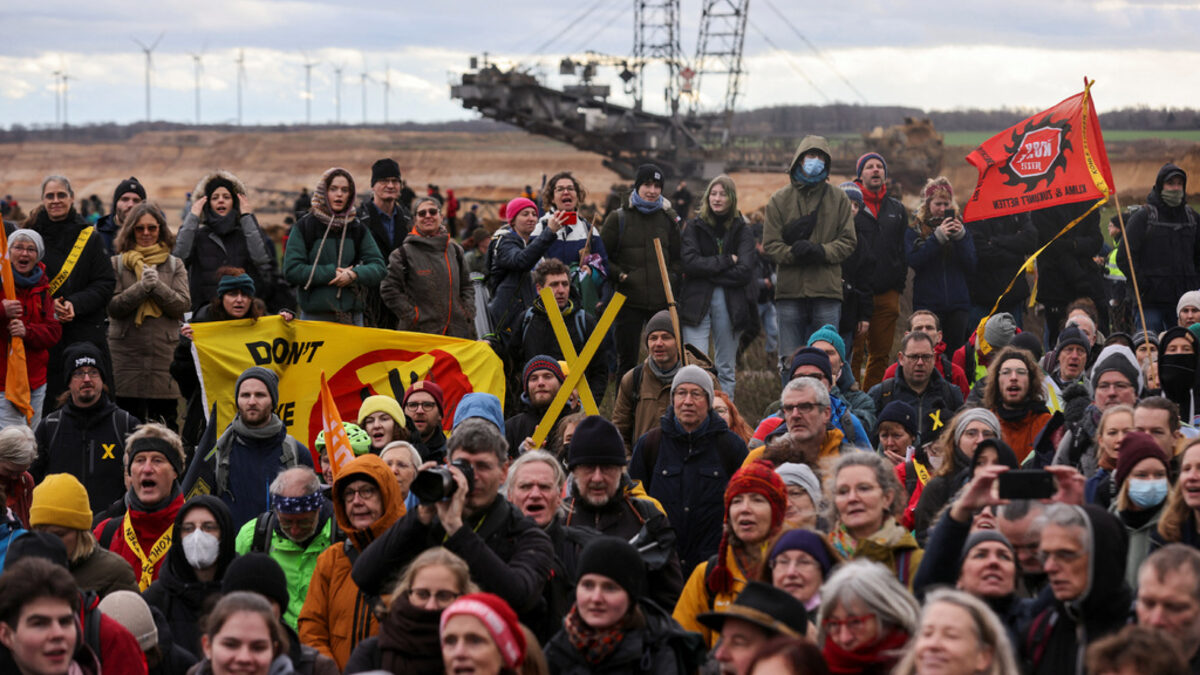 Активисти протестираха в изоставено германско село срещу разширяване на въглищна мина