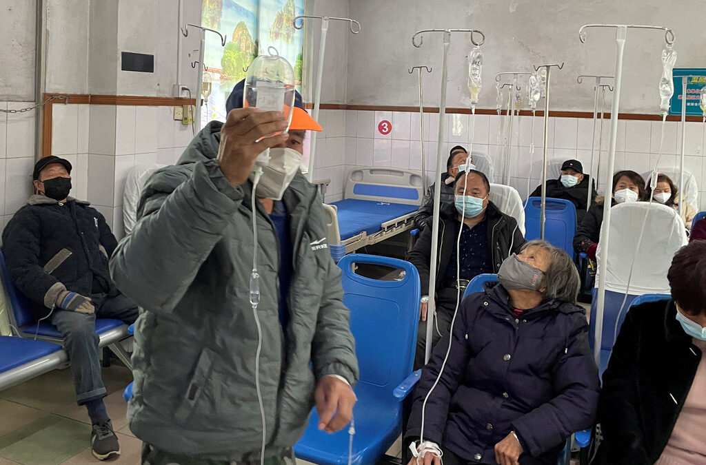 Пациенти с COVID-19 получават лечение в болница в град Тонглу, провинция Джъдзян в източен Китай