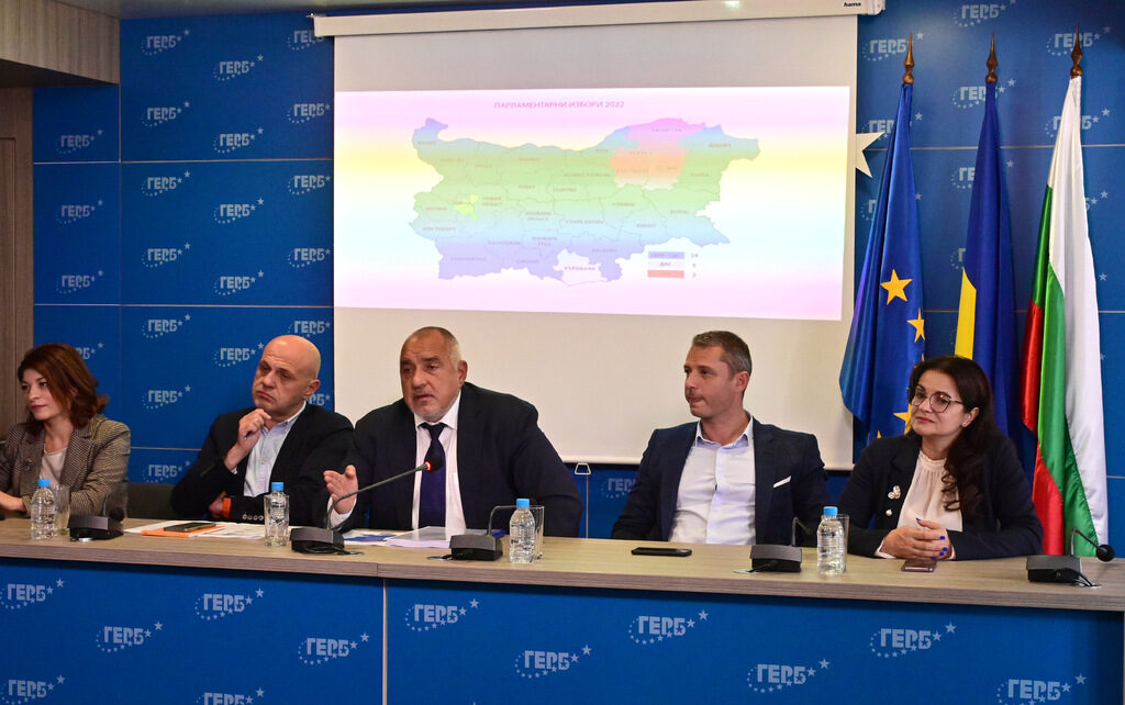 Идеята, че партиите, които възникват в резултат на обществения договор ще сключат свой, нов обществен договор, е дълбоко неграмотна, направо невнятна.