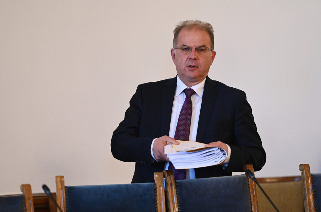 Председателят на правната комисия Радомир Чолаков