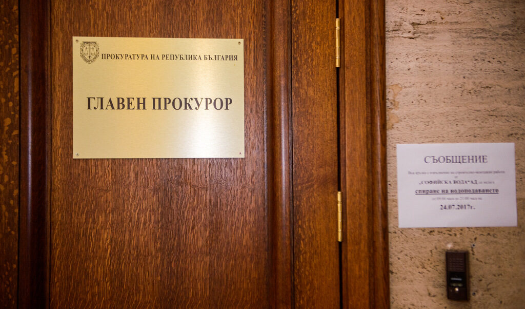 Очевидно консолидираното около ГЕРБ, ДПС и БСП мнозинство нямаше политическа воля за изваждане пред скоби на съдебната реформа. Очевидно консолидираното около ГЕРБ, ДПС и БСП мнозинство нямаше политическа воля за изваждане пред скоби на съдебната реформа.