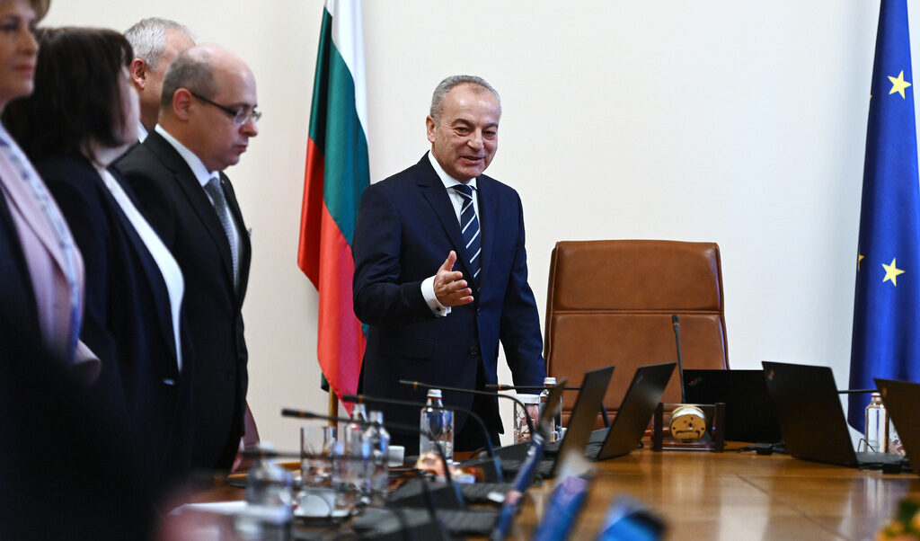 Заседание на служебното правителство Заседание на служебното правителство