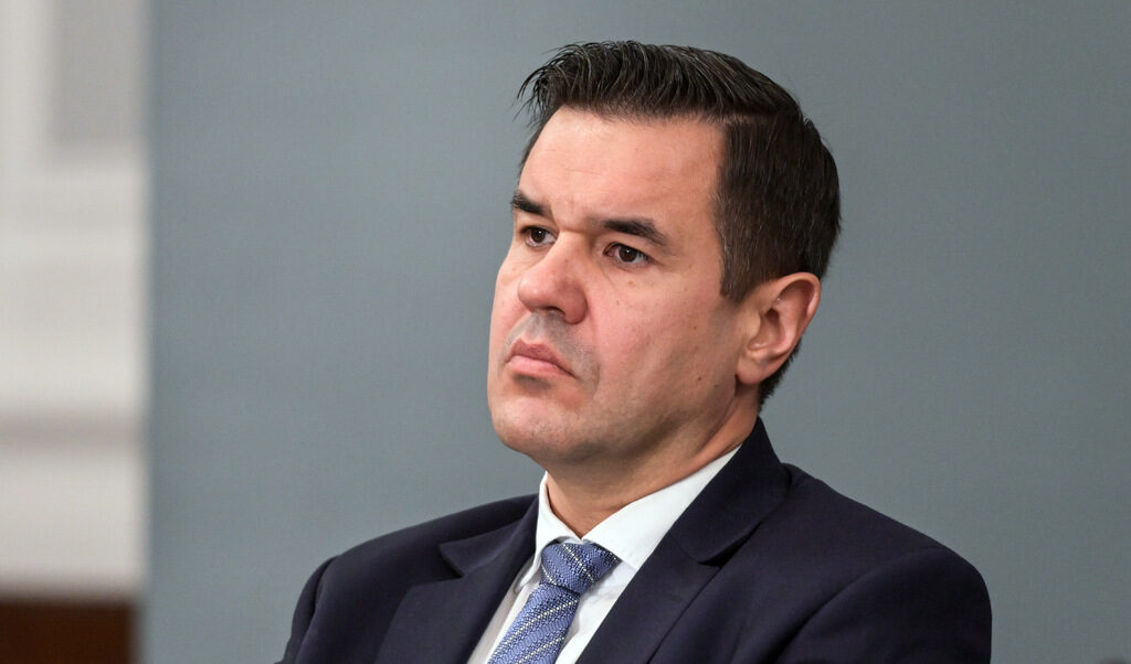 Икономическият министър очаква поевтиняване на храните и задържане на цените на горивата