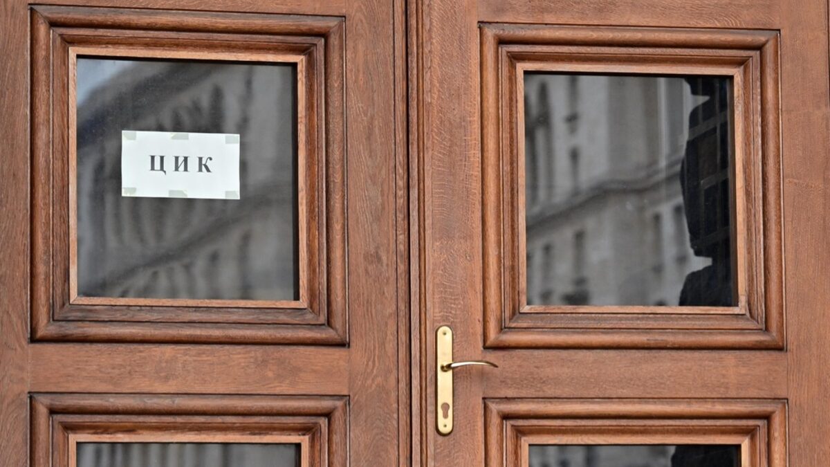 Вместо да се опита да минимализира ефекта от крайно неадекватните промени в Изборния кодекс, ЦИК избра да ги прикрие и дори да задълбочи ефекта
