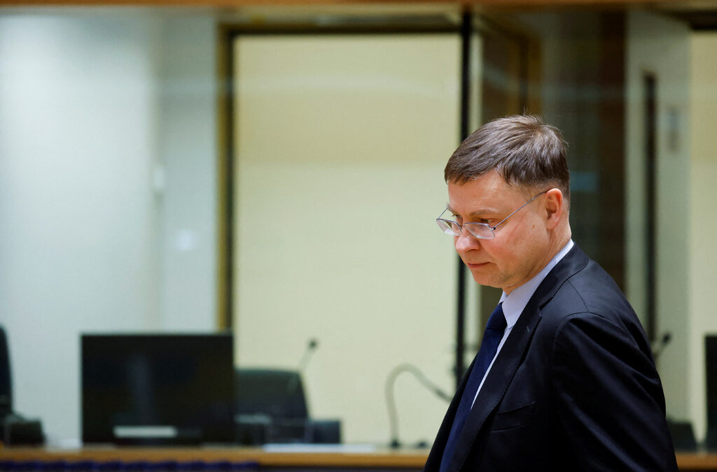 Домбровскис: Инфлацията е основната пречка за България за еврозоната, има и неприети закони Домбровскис: Инфлацията е основната пречка за България за еврозоната, има и неприети закони