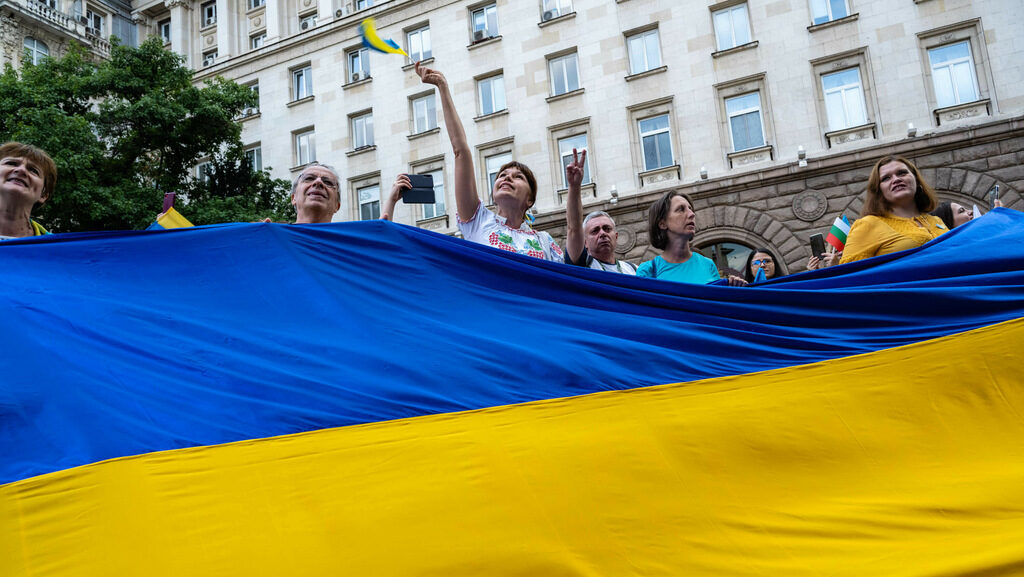 За 52 седмици война на Русия срещу Украйна отношението към нея се промени – от неразбиране до търсене (и намиране) на начин жертвата на агресията да се защити.