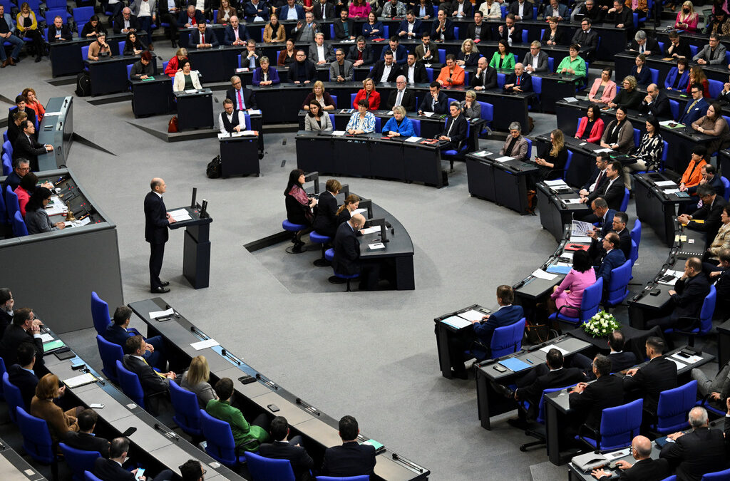 Германският парламент одобри реформа за намаляване на броя на депутатите Германският парламент одобри реформа за намаляване на броя на депутатите