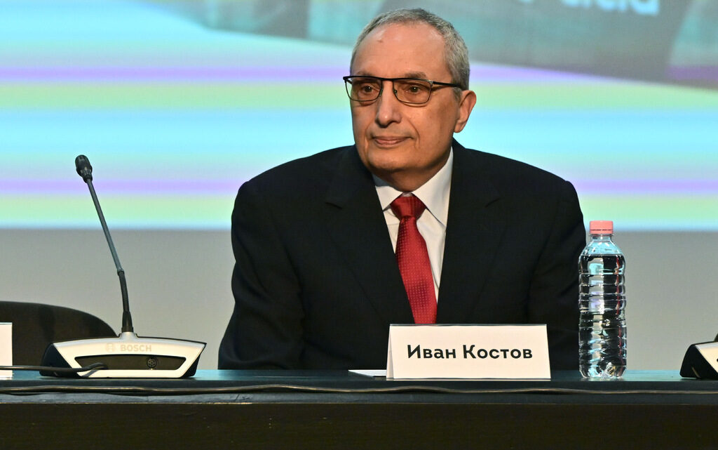 Иван Костов при представянето през септември миналата година н<a href="https://www.dnevnik.bg/politika/2022/09/27/4395286_politicheskoto_zaveshtanie_na_ivan_kostov/1679417537f07d3008bac55013514fd91b42968134/" target="_blank">а книгата му "Политиката отвътре"</a>