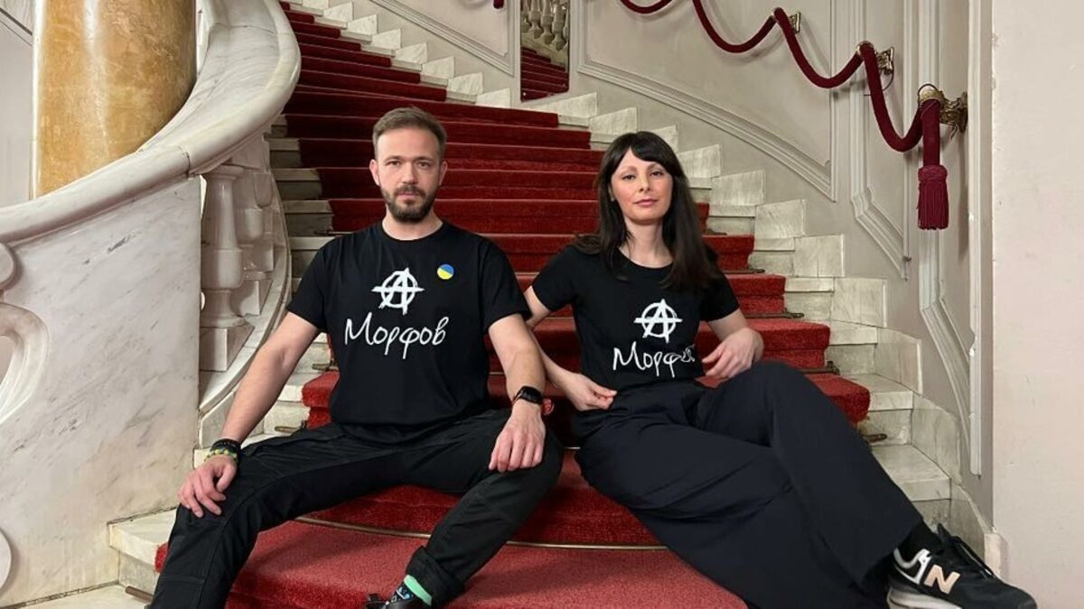 Актьорът Александър Алексиев и неговата съпруга Яна Титова се появиха на церемонията по раздаването на наградите "Икар" с тениски с надпис "Морфов".