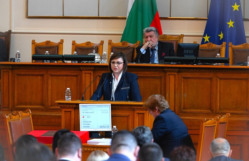 Нинова разкритикува президента и министрите му и се обяви за неутралитет във войната Нинова разкритикува президента и министрите му и се обяви за неутралитет във войната