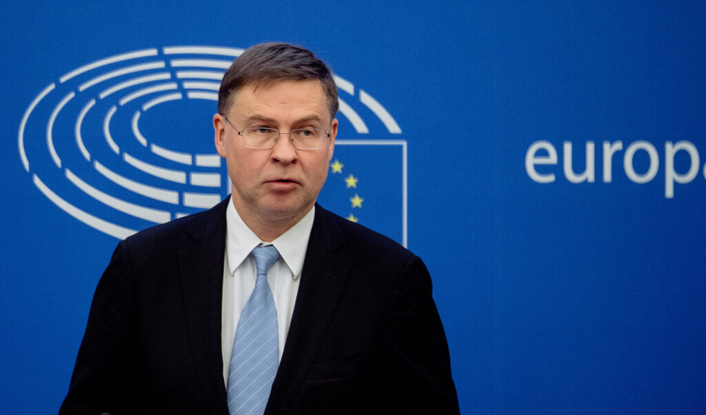 Еврокомисар Домбровскис ще разговаря днес с България за украинското зърно