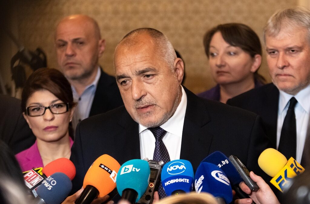 Едва ли някой в новата коалиция сериозно е смятал, че спечелилата изборите ГЕРБ ще даде безусловна подкрепа, без да получи позиции в изпълнителната власт.