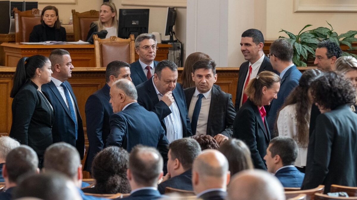 Всички искат бюджет с дефицит в рамките на 3% от БВП, но отказват да го изготвят.