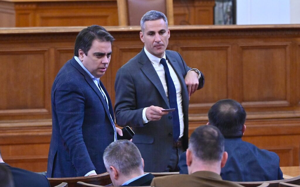 Андрей Гюров: Ще обмислим предложението на Борисов, но не очаквайте изненади Андрей Гюров: Ще обмислим предложението на Борисов, но не очаквайте изненади