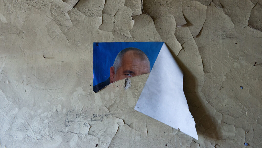 Единствен Бойко Борисов започна да изглежда притеснен и с времето продължи да изглежда все по-стреснат.