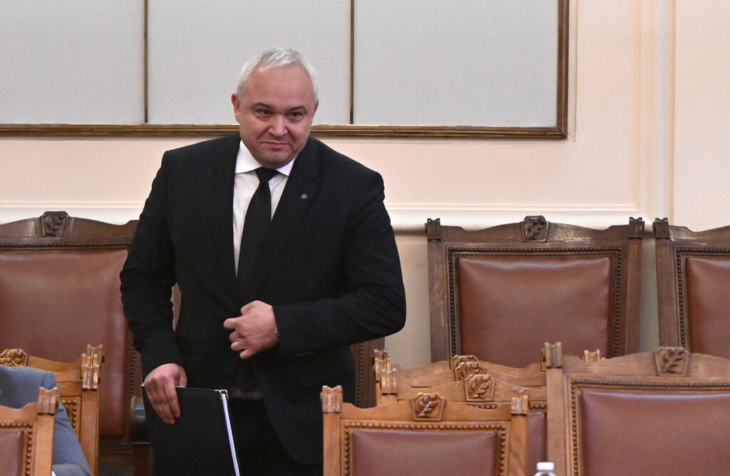 Служебният министър на вътрешните работи Иван Демерджиев коментира, че в момента единствените, които могат да разследват магистрати, са следователите