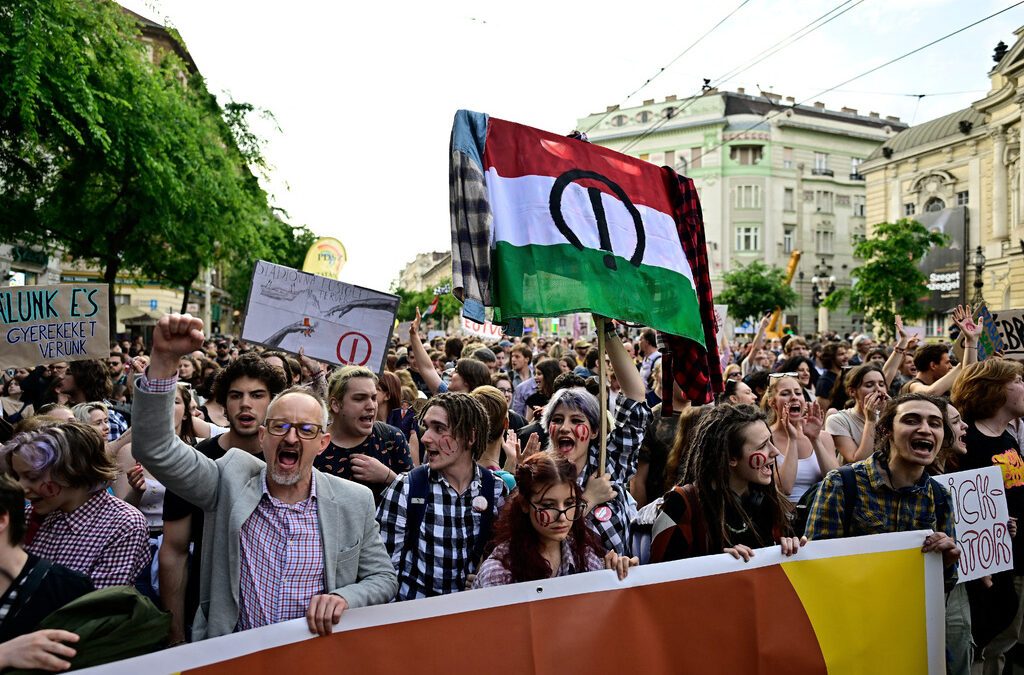 Осми месец не секват протестите срещу готвените от правителството на Орбан образователни реформи, които ще доведат до влошаване на условията на труд на учителите