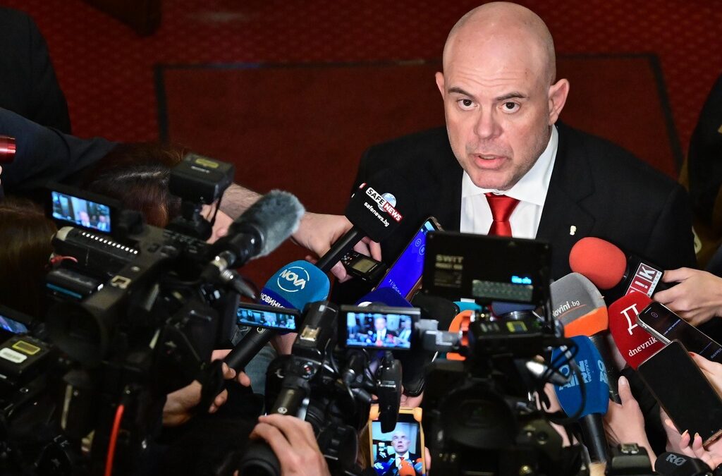 Заседание на правната комисия към 49 народно събрание, парламент Иван Гешев
