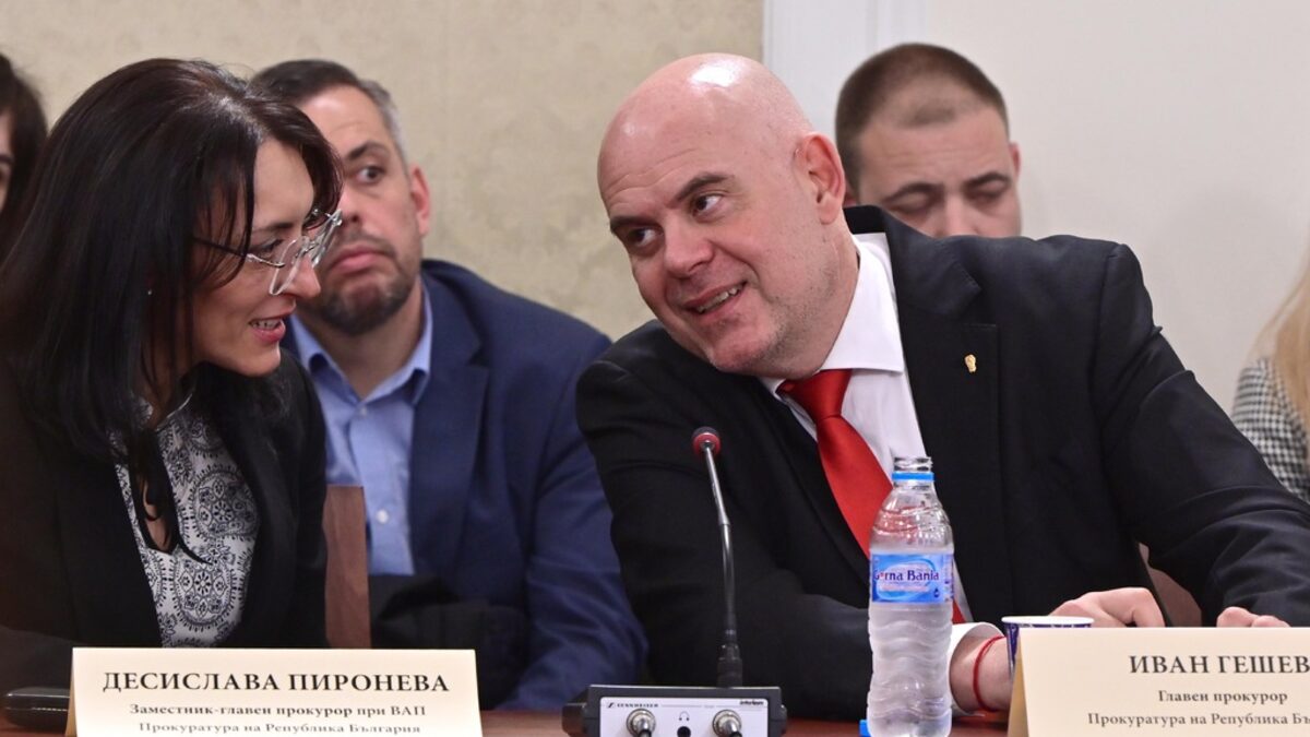 Иван Гешев и един от заместниците му, Десислава Пиронева