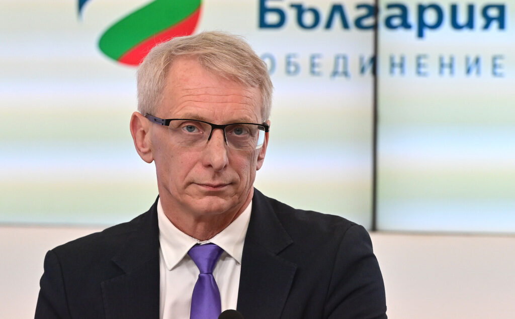 Денков и Габриел продължават да се чуват по телефона