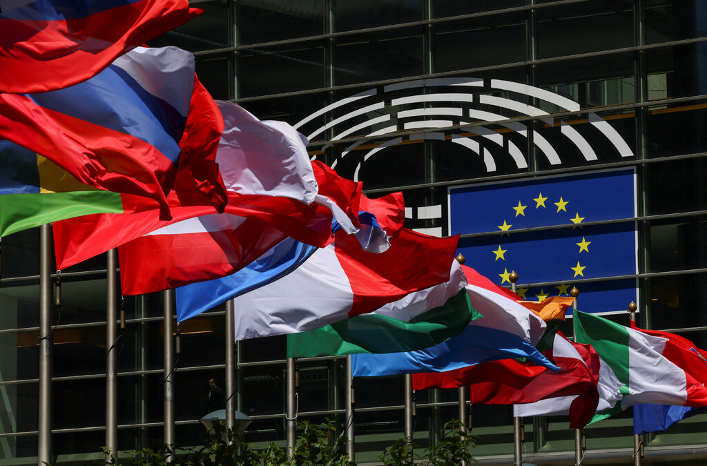 Европарламентът иска компаниите да проверяват за вреди за човешките права или природата