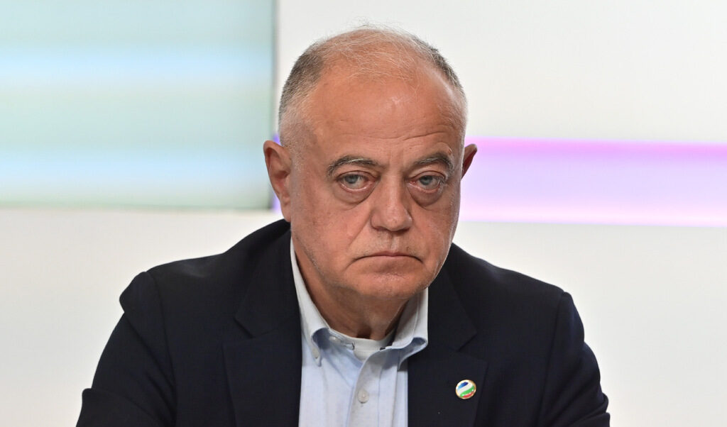 Записът на Радостин Василев е направен от специална техника, а не от таблет, обяви Атанасов