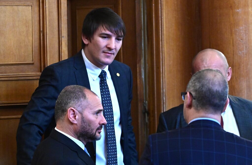 Даниел Александров e на 31 години и е състезател по класическа борба