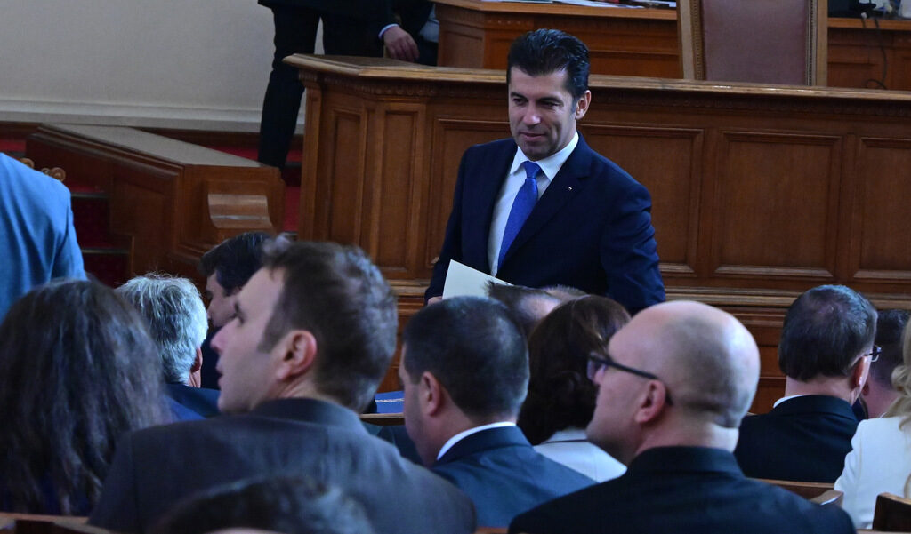 Гешев поиска имунитета на Петков заради дело за канадското му гражданство
