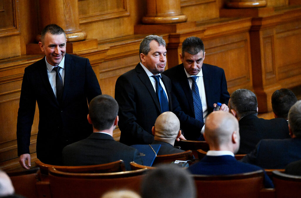 "Има такъв народ" и "Възраждане" чакат покана за разговори по конституционните промени