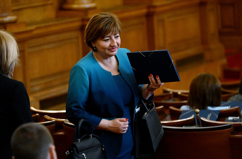 Анна Александрова е сред 9-те вносители на промените