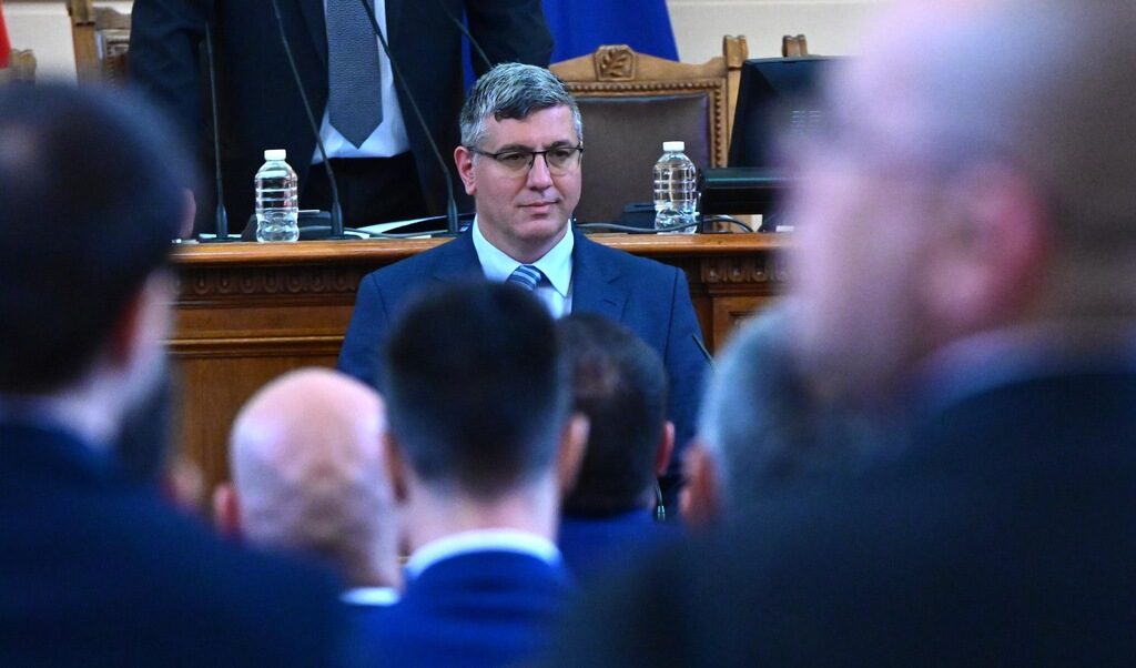 Шест месеца екоинспекцията в Бургас не казва дали трябва да се разруши кеят на Доган