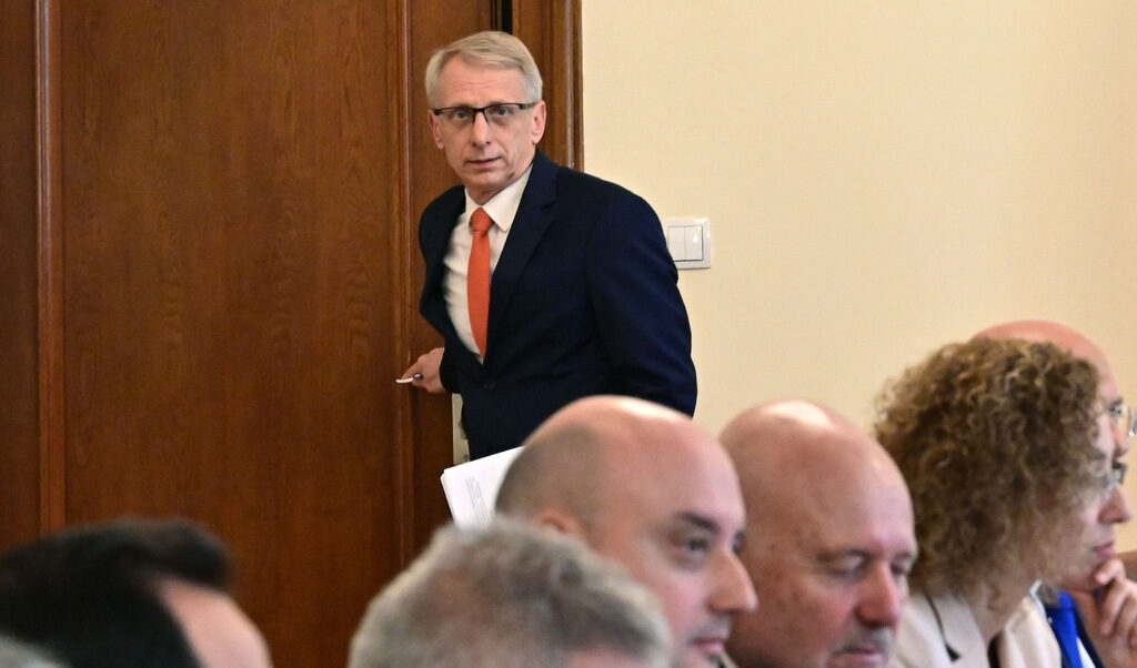 Денков разпореди спешна проверка на безопасността в държавни и частни военни производства