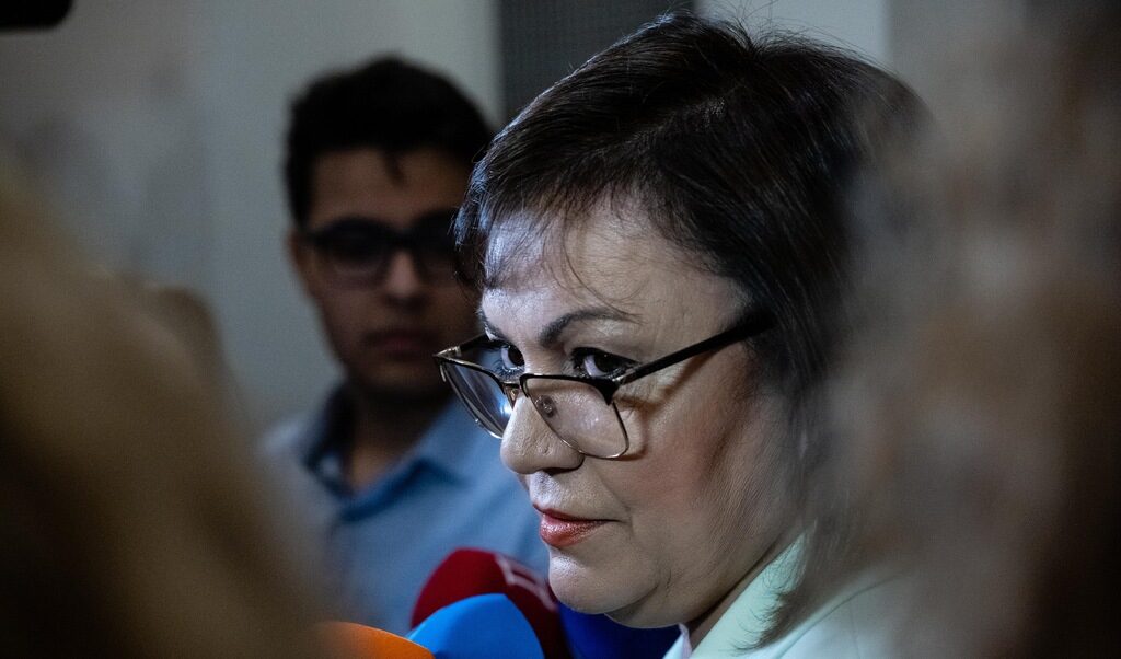 Нинова призова президента да свика съвета за сигурност заради конституционните промени