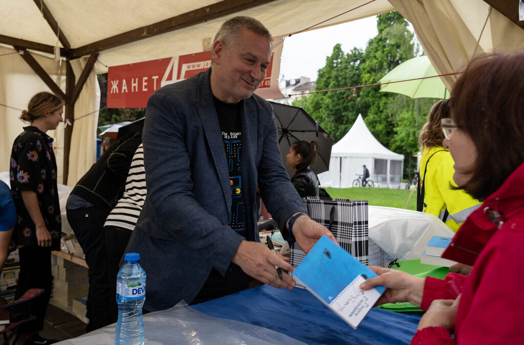 Георги Господинов по време на Панаира на книгата в София